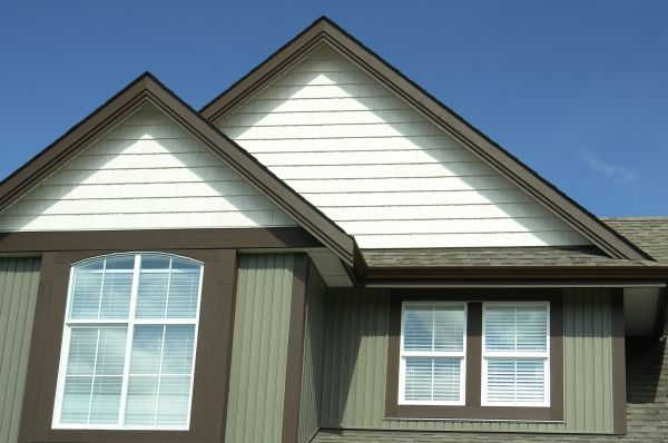 Cost of Vertical Vinyl Siding Repair in Humble